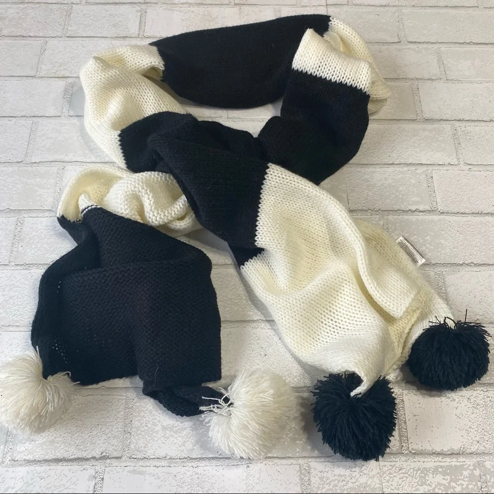 BCBGeneration Pom‎ Pom Scarf